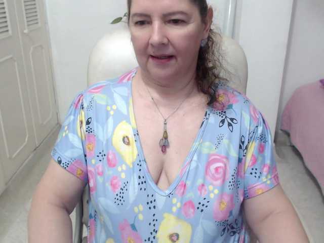 leonela-68 live cam on BongaCams