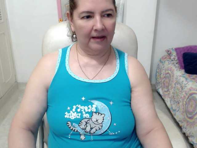 leonela-68 live cam on BongaCams