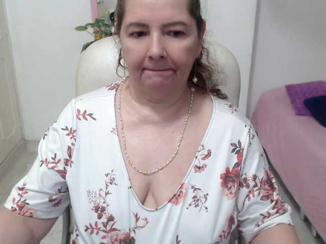 leonela-68 live cam on BongaCams
