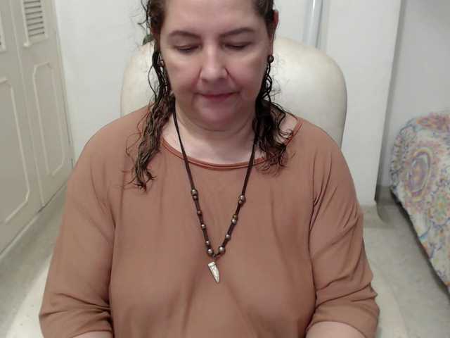 leonela-68 live cam on BongaCams