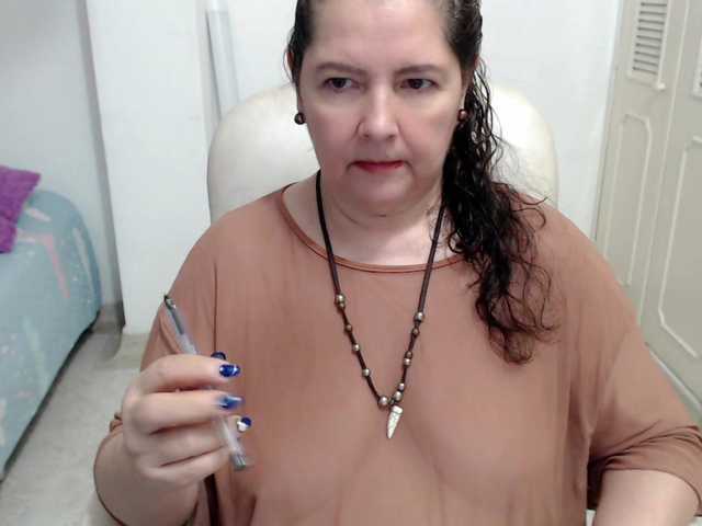 leonela-68 live cam on BongaCams