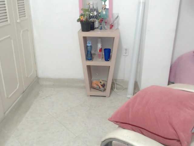 leonela-68 live cam on BongaCams