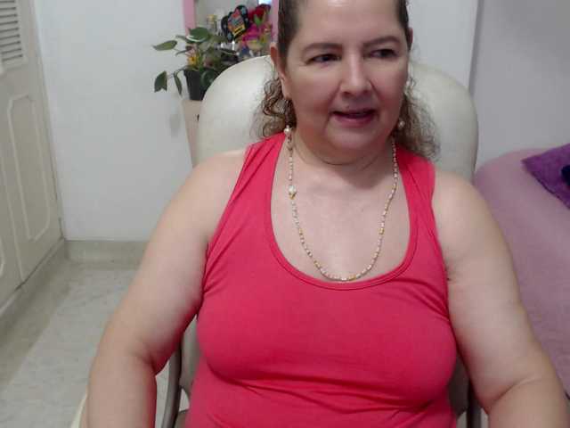 leonela-68 live cam on BongaCams