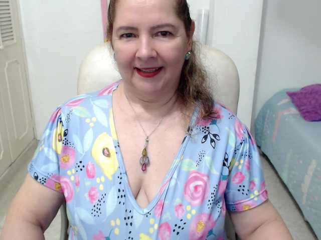 leonela-68 live cam on BongaCams