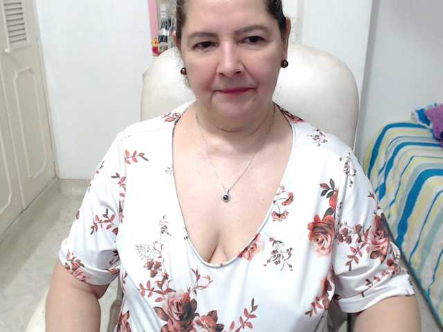 leonela-68 live cam on BongaCams
