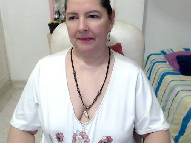 leonela-68 live cam on BongaCams