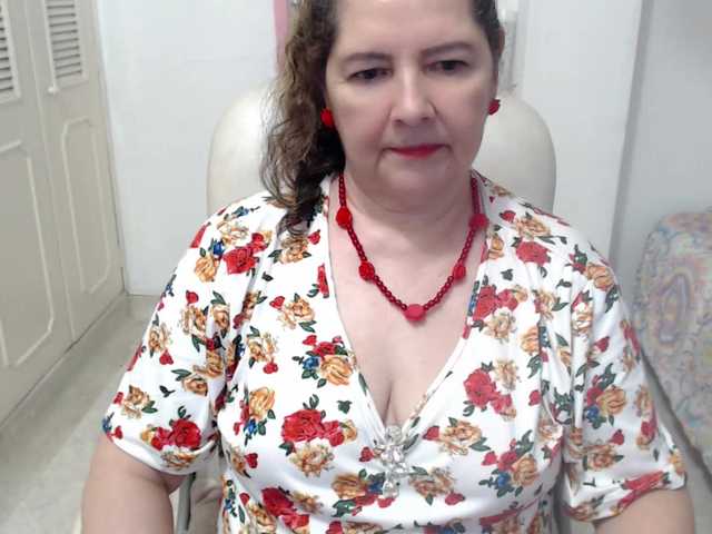 leonela-68 live cam on BongaCams