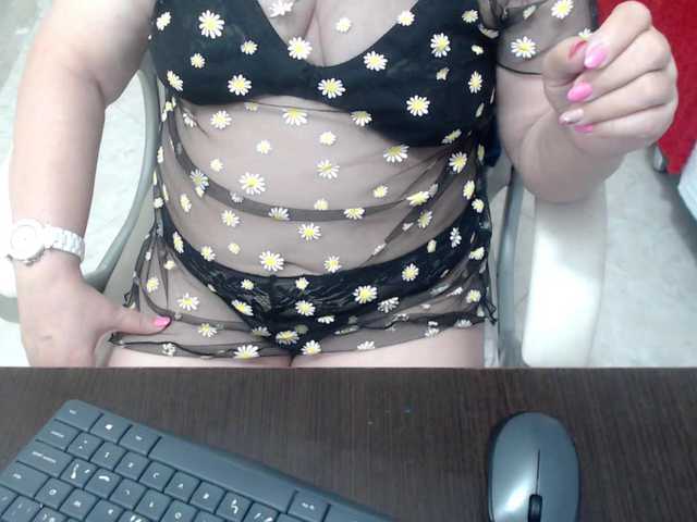 leonela-68 live cam on BongaCams