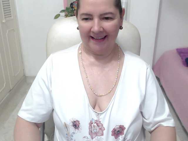 leonela-68 live cam on BongaCams