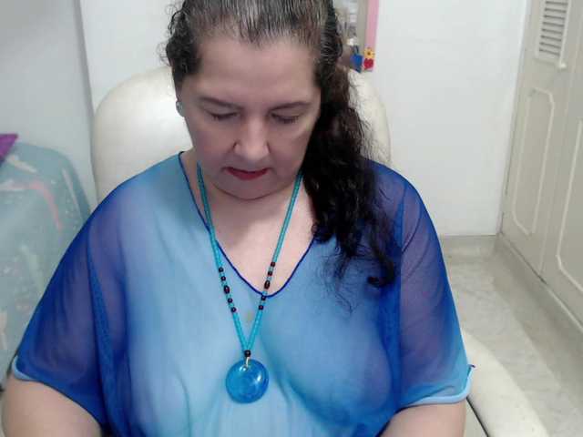 leonela-68 live cam on BongaCams