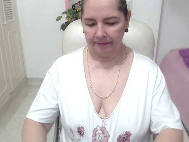 leonela-68 live cam on BongaCams