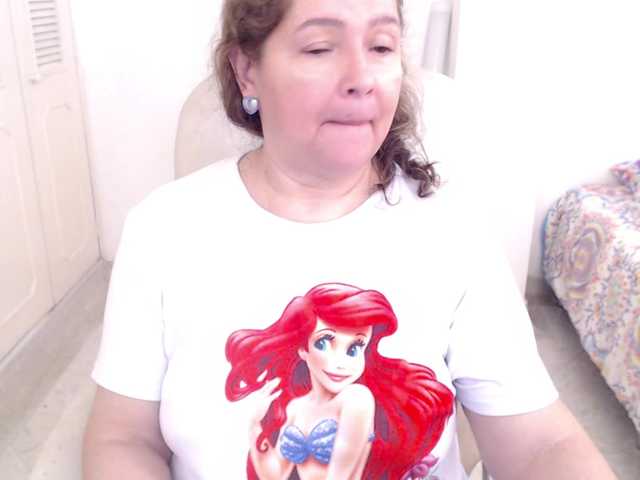 leonela-68 live cam on BongaCams