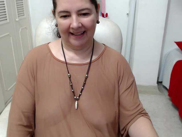 leonela-68 online