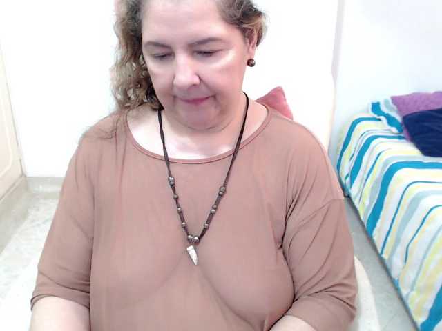 leonela-68 live cam on BongaCams
