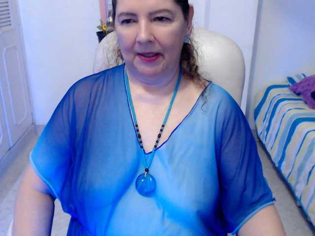leonela-68 live cam on BongaCams