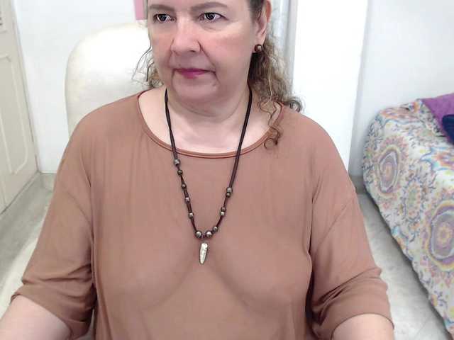 leonela-68 — live female cam