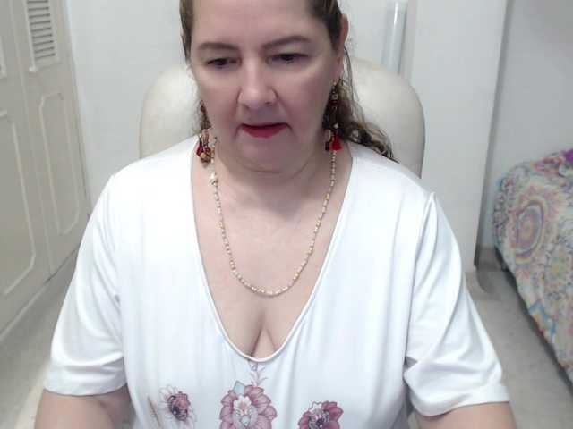 leonela-68 live cam on BongaCams