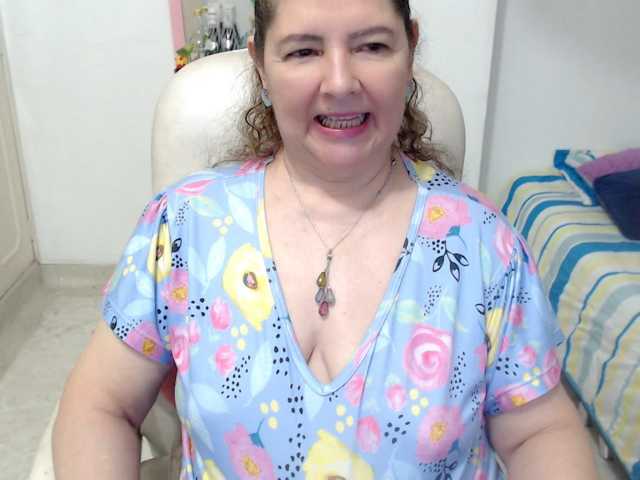 leonela-68 live cam on BongaCams
