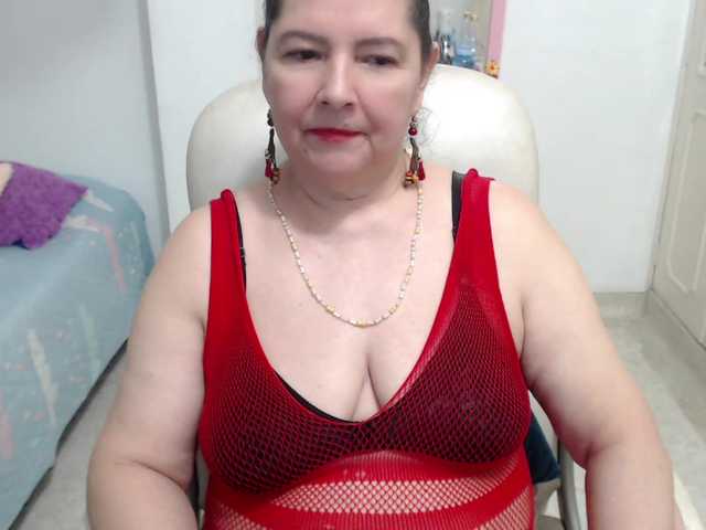 leonela-68 live cam on BongaCams