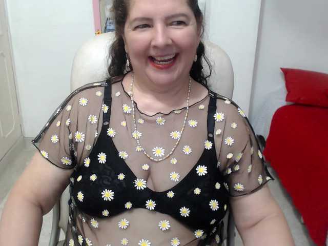 leonela-68 live cam on BongaCams