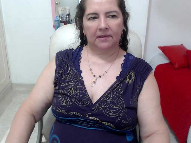 leonela-68 live cam on BongaCams