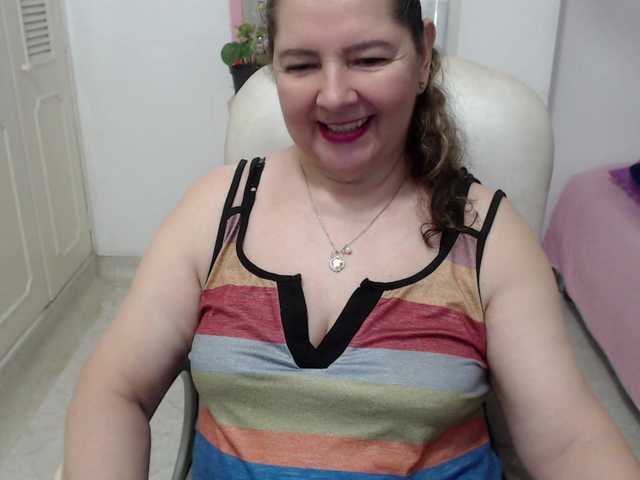 leonela-68 live cam on BongaCams