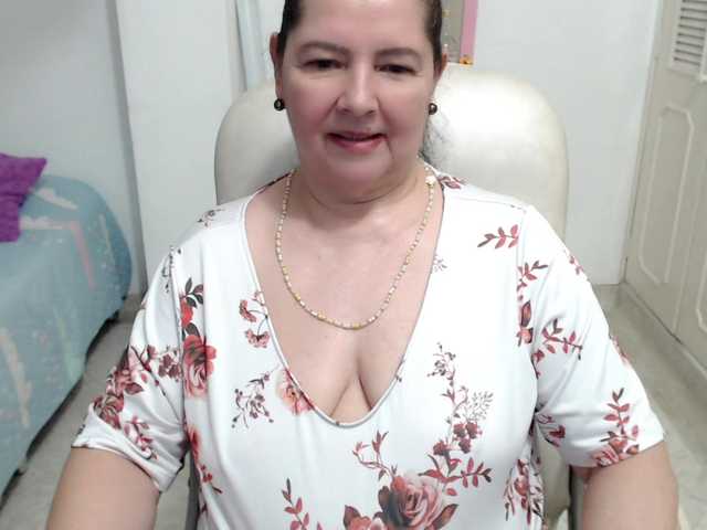 leonela-68 live cam on BongaCams