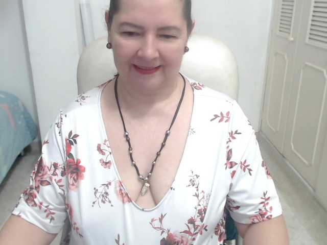 leonela-68 live cam on BongaCams