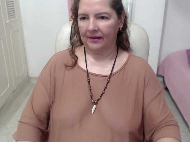 leonela-68 live cam on BongaCams