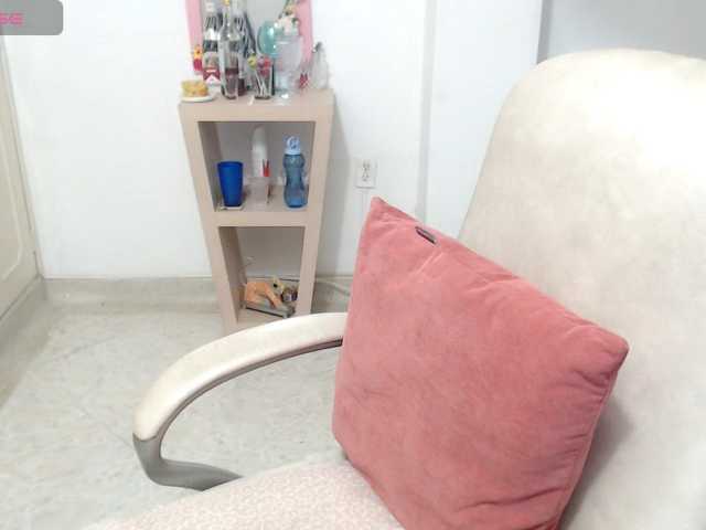leonela-68 live cam on BongaCams