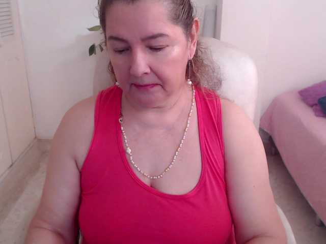 leonela-68 live cam on BongaCams