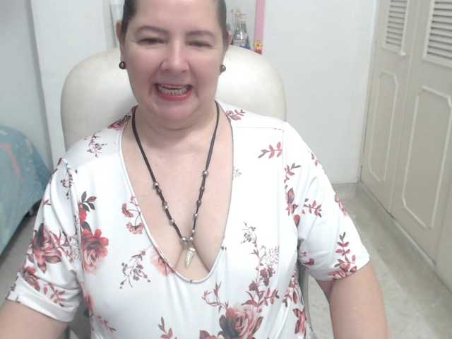 leonela-68 live cam on BongaCams