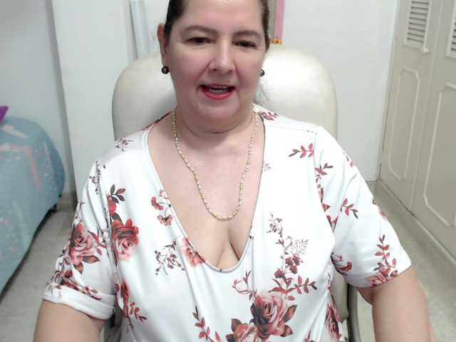 leonela-68 live cam on BongaCams