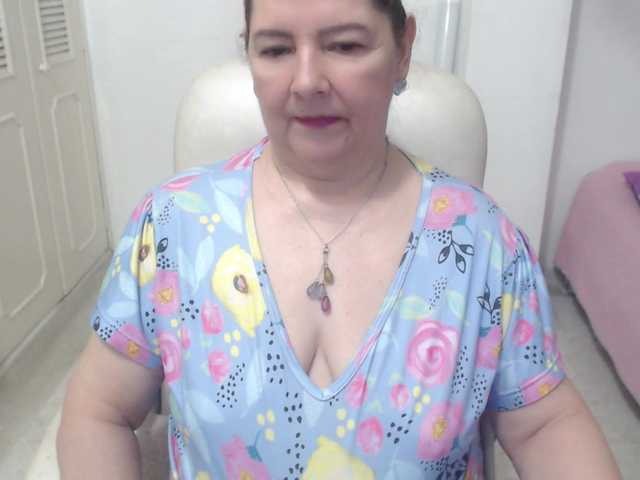 leonela-68 live cam on BongaCams