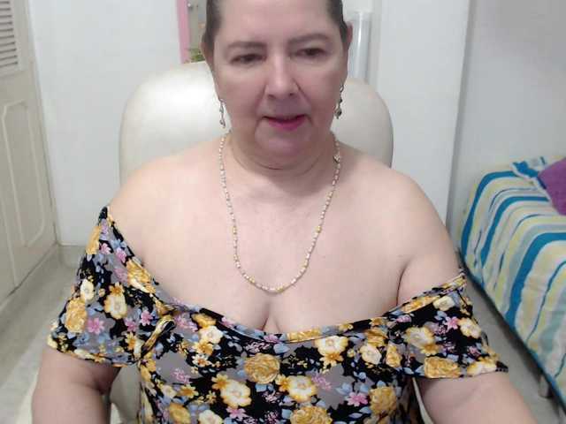 leonela-68 live cam on BongaCams
