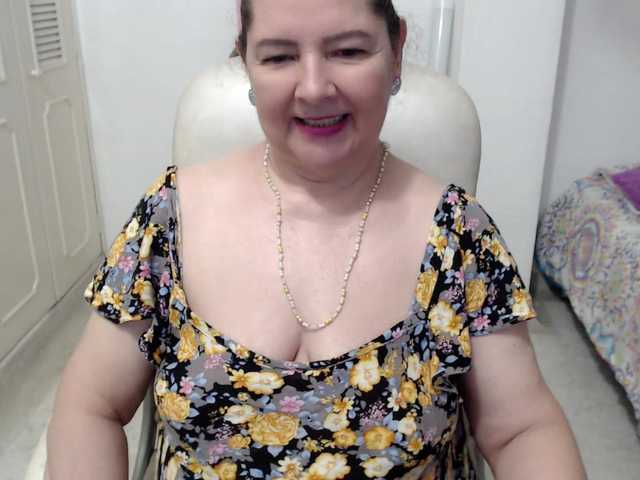 leonela-68 live cam on BongaCams