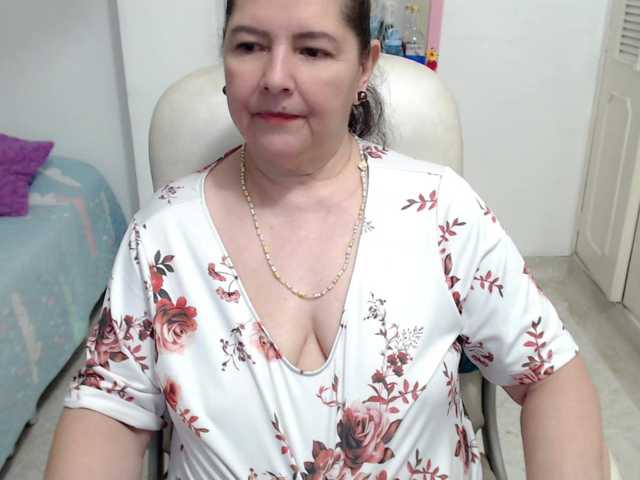 leonela-68 live cam on BongaCams