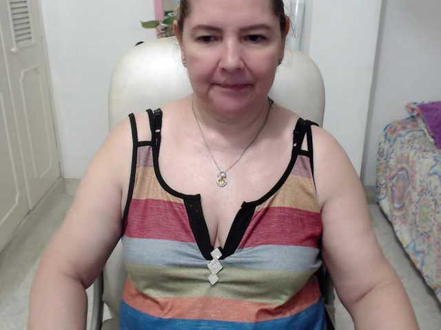 leonela-68 live cam on BongaCams