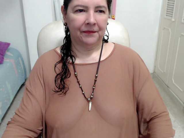 leonela-68 live cam on BongaCams