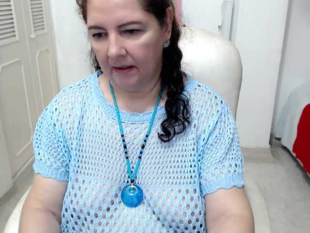 leonela-68 live cam on BongaCams