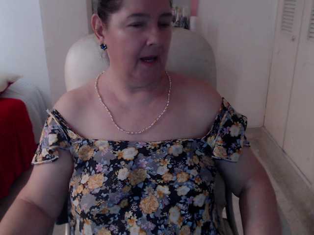 leonela-68 live cam on BongaCams