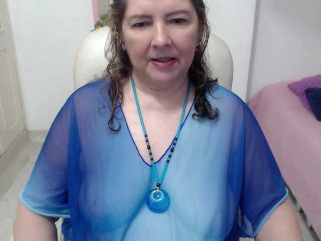 leonela-68 live cam on BongaCams