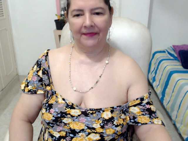 leonela-68 live cam on BongaCams