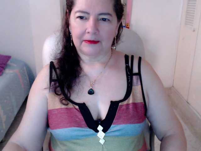 leonela-68 live cam on BongaCams