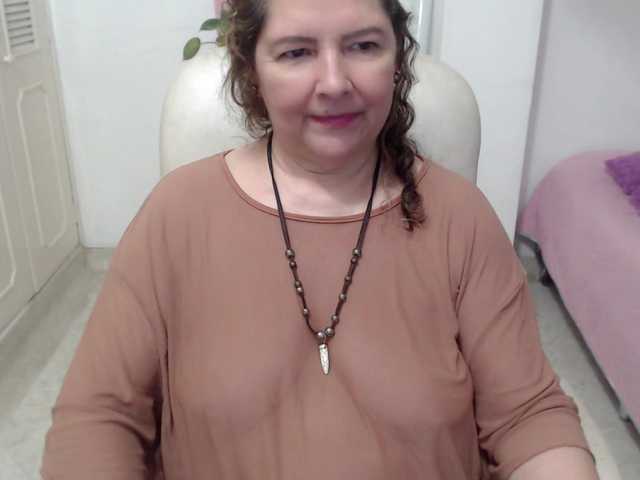 leonela-68 live cam on BongaCams