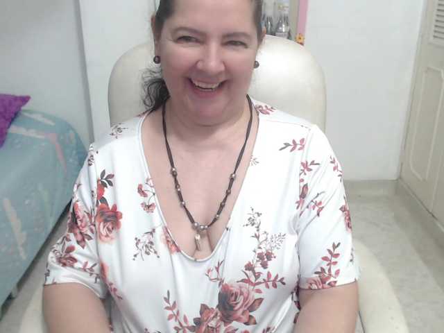 leonela-68 live cam on BongaCams
