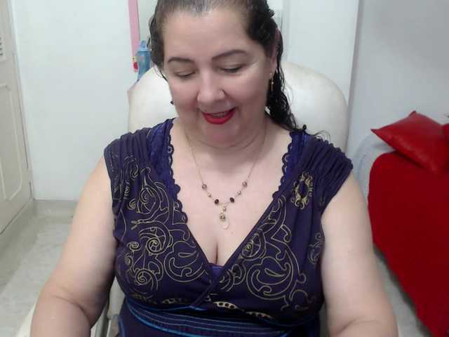 leonela-68 live cam on BongaCams