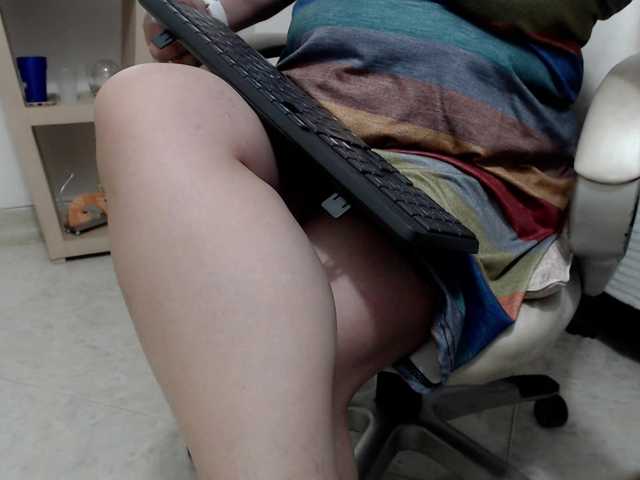 leonela-68 live cam on BongaCams