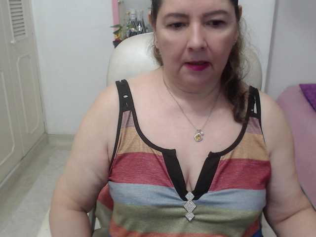 leonela-68 live cam on BongaCams