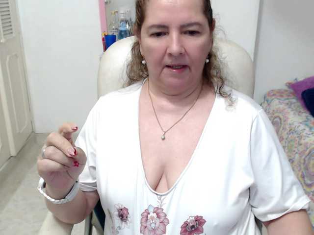 leonela-68 live cam on BongaCams